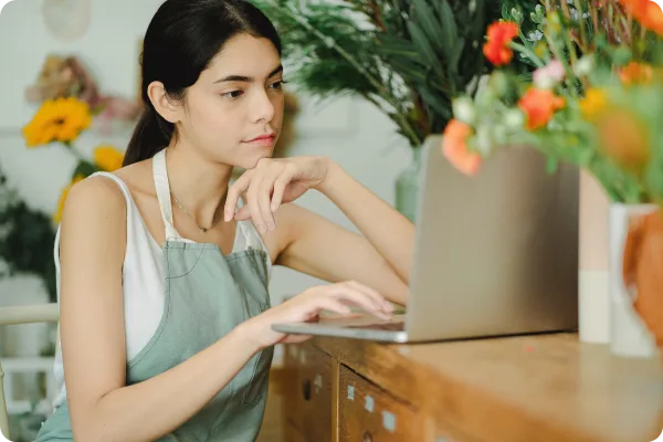 girl compare energy prices in Cambridge